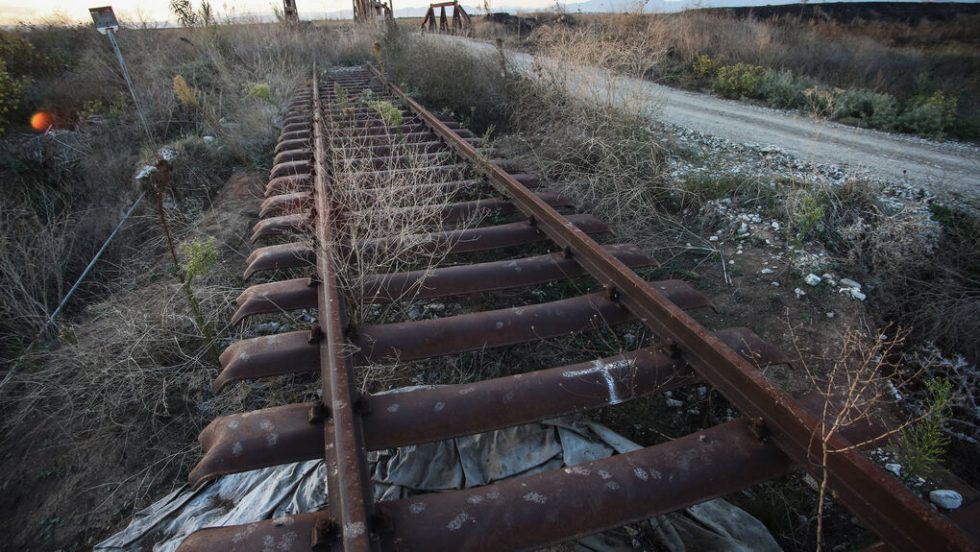 Διακόπηκε η σιδηροδρομική κυκλοφορία στο τμήμα Οινόη – Χαλκίδα λόγω πυρκαγιάς: «Ντόμινο» αλλαγών στα δρομολόγια